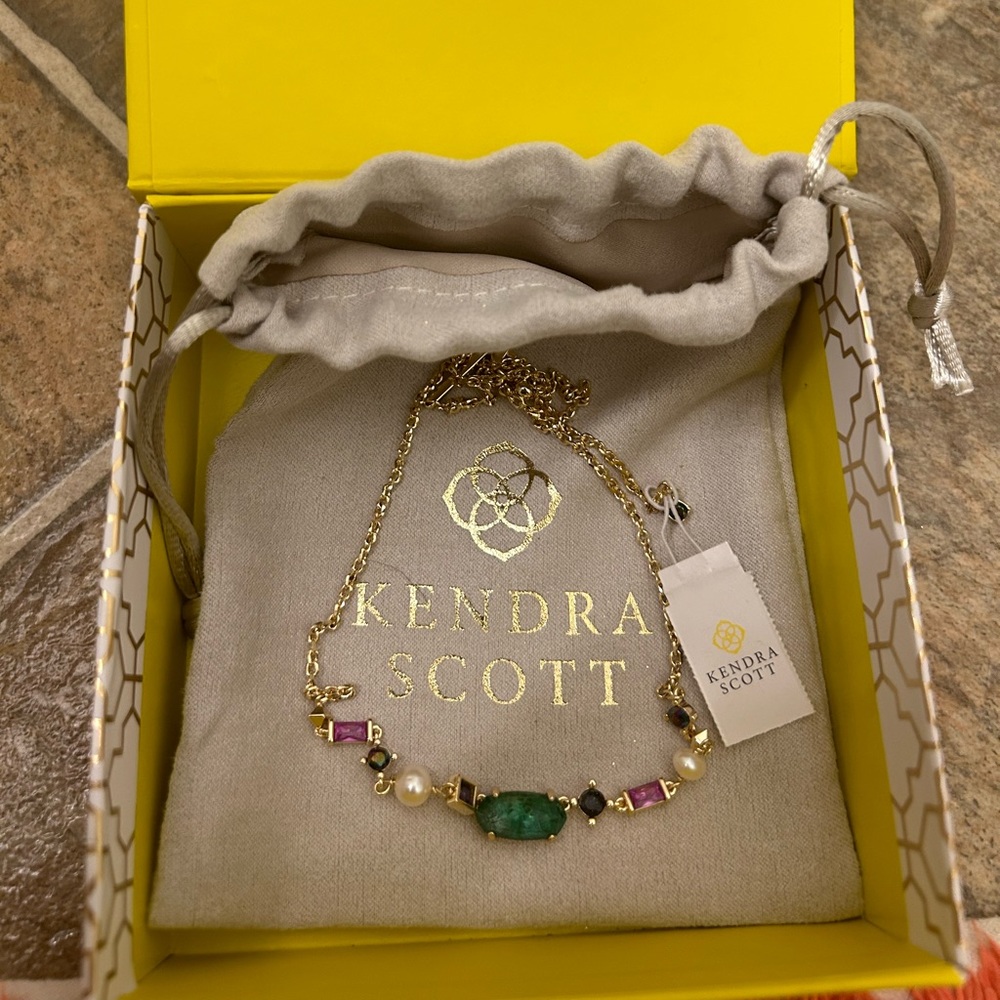 Kendra Scott necklace